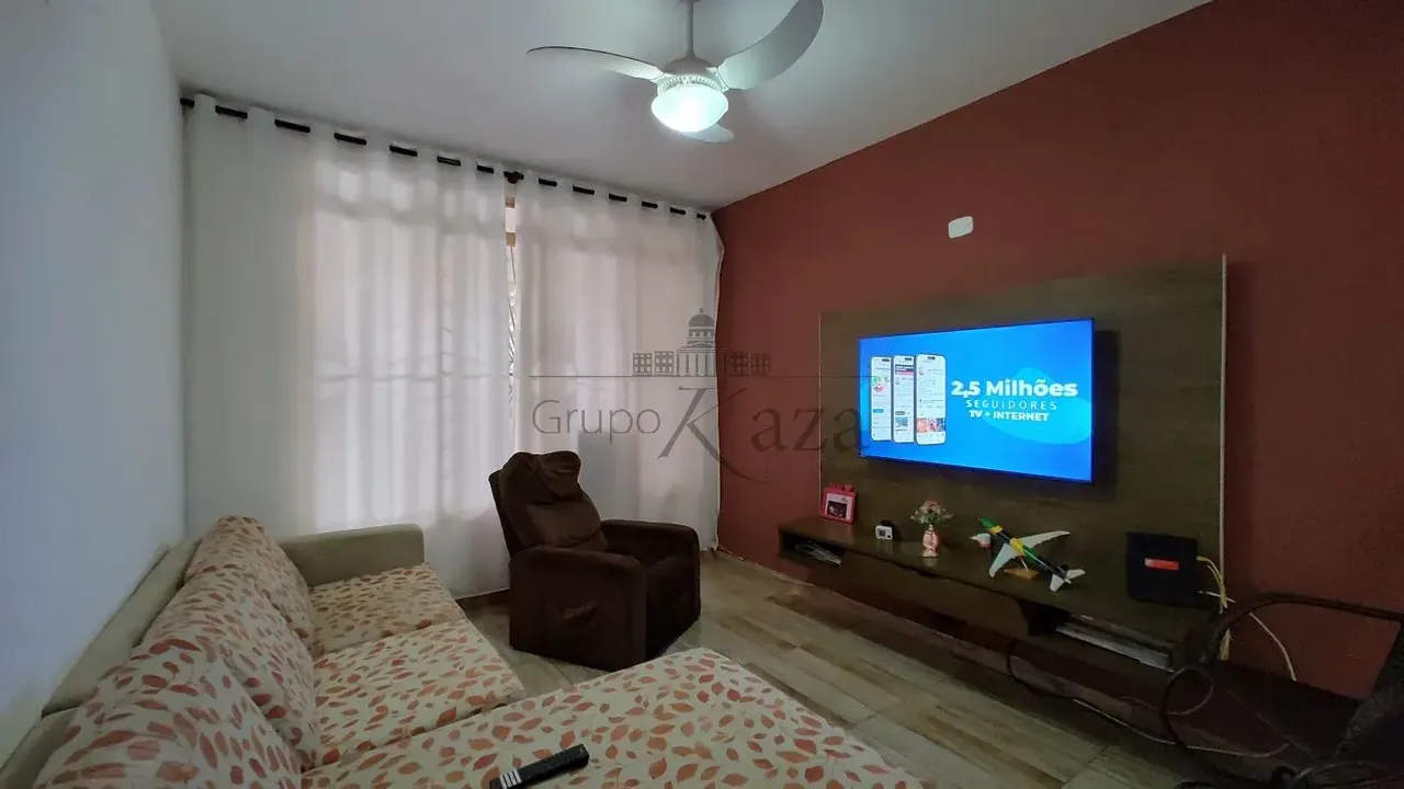 Casa Sobrado - Jacareí - Jardim Santa Maria - 4 Dormitórios - 156m².