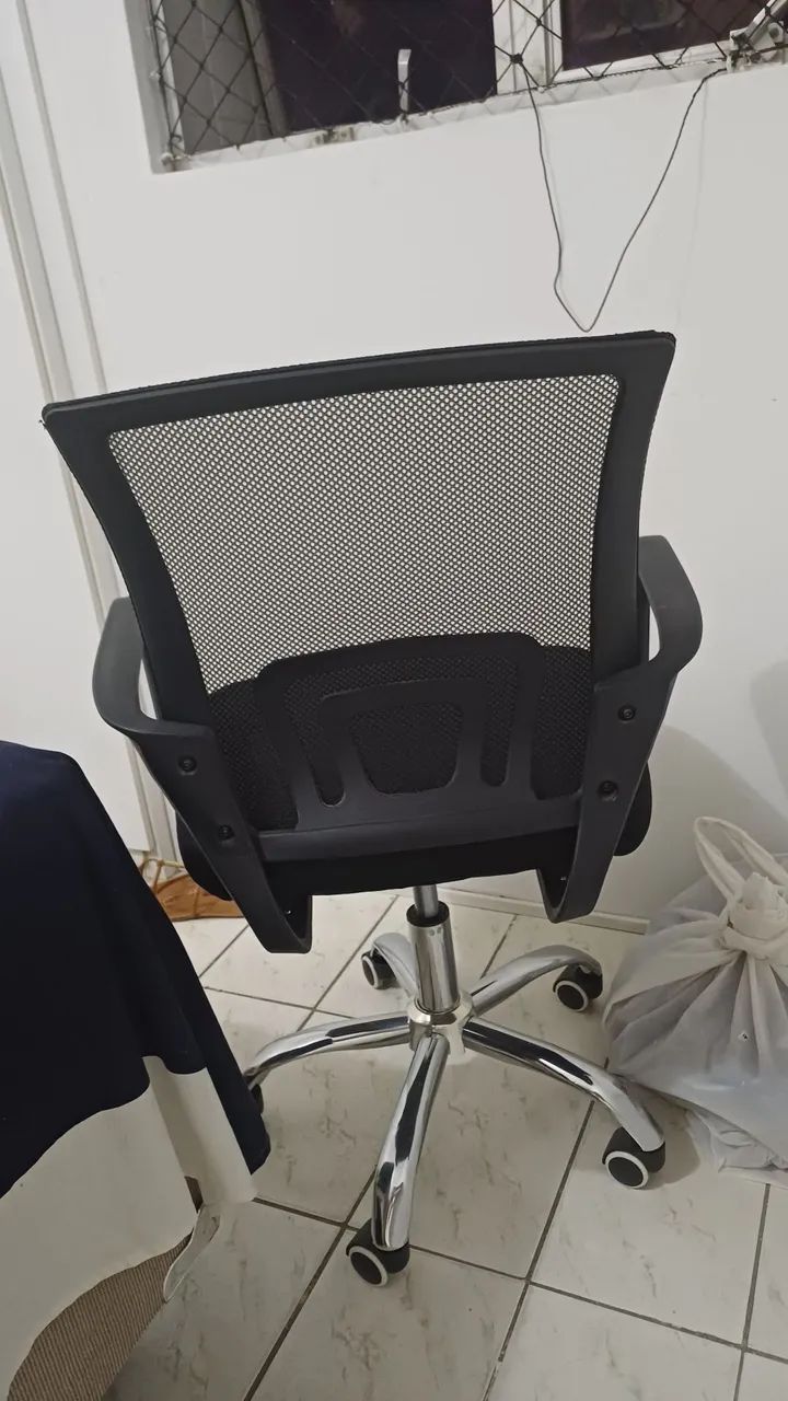 Cadeira de escritório novíssima  - Foto 4