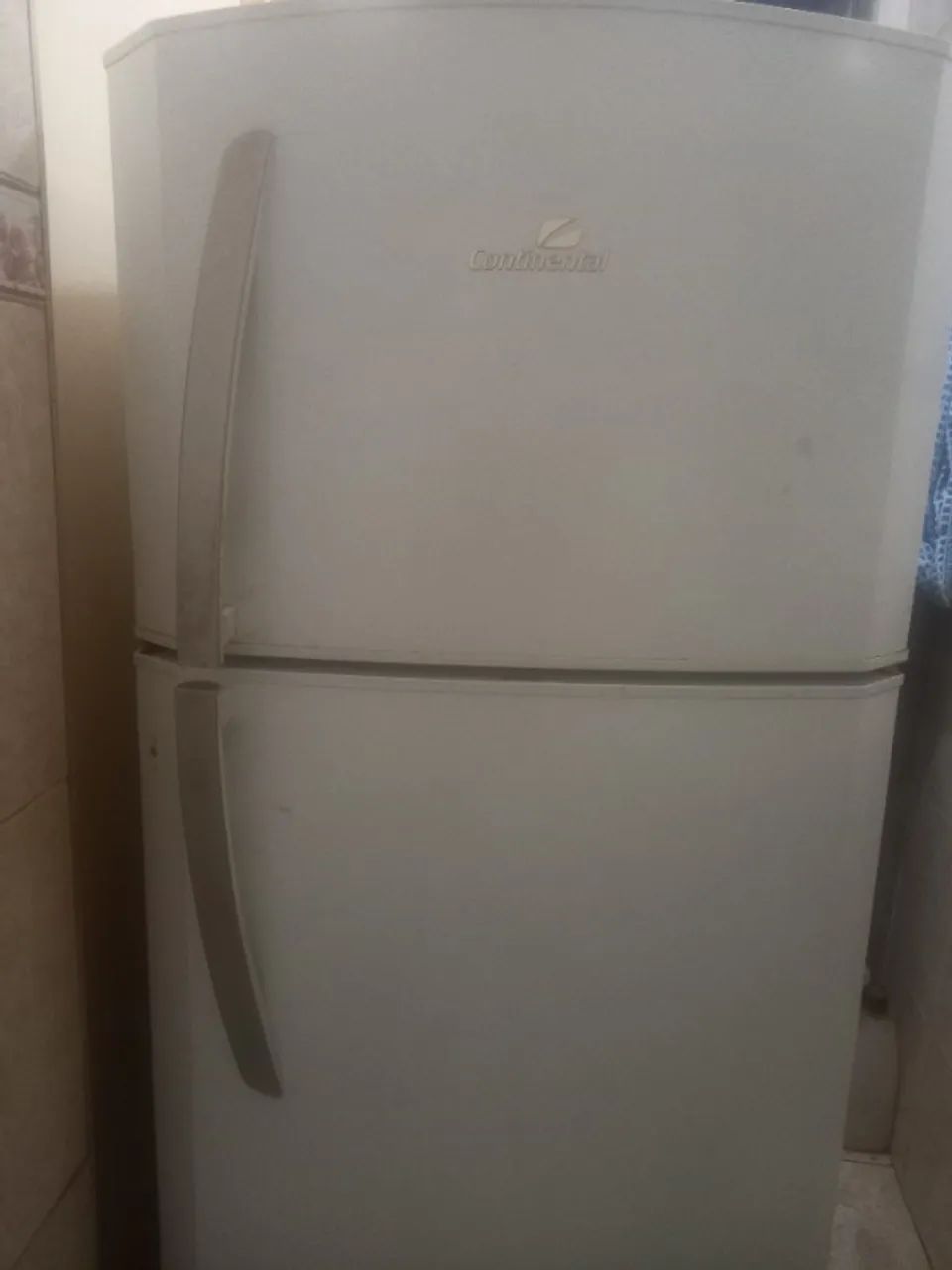 Geladeira Continental branca, em ótimo estado, mas estava gelando só em cima. - Foto 3