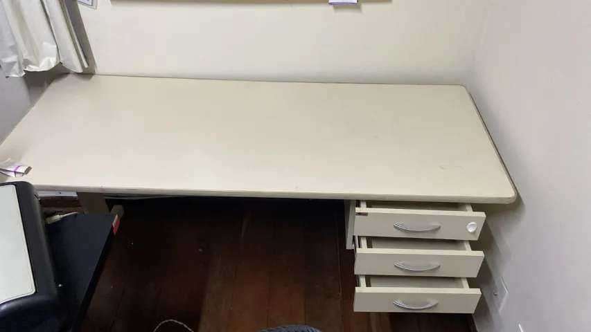 MESA DE ESCRITÓRIO COM 3 GAVETAS