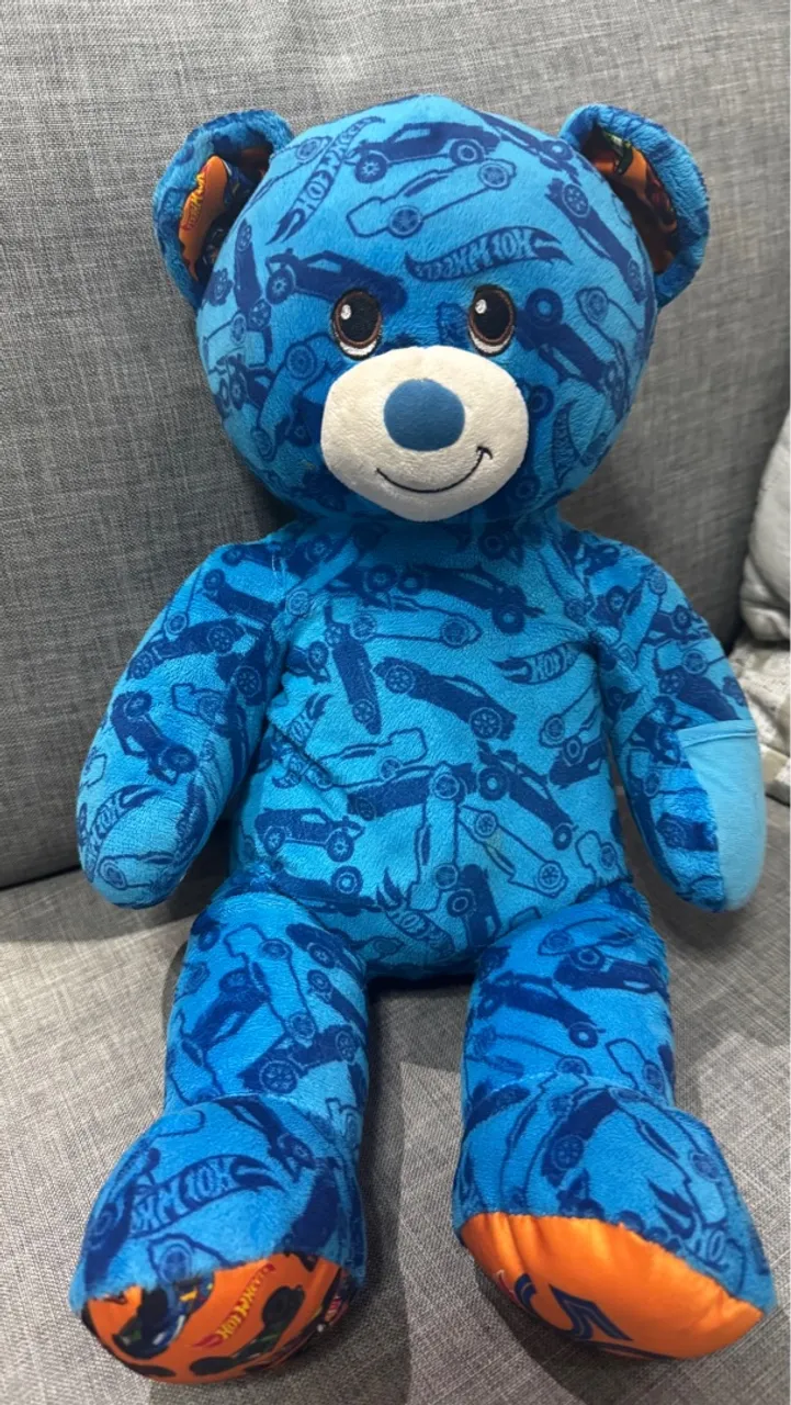 Urso de Pelúcia Hot Wheels Azul com coração a bateria.