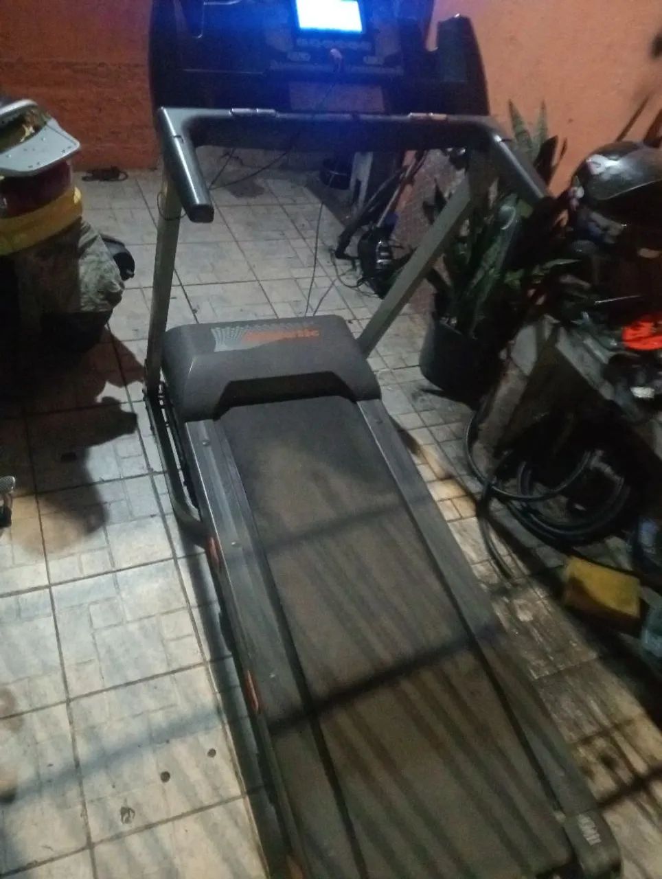 Esteira Ergométrica - Ótima para treinos em casa!