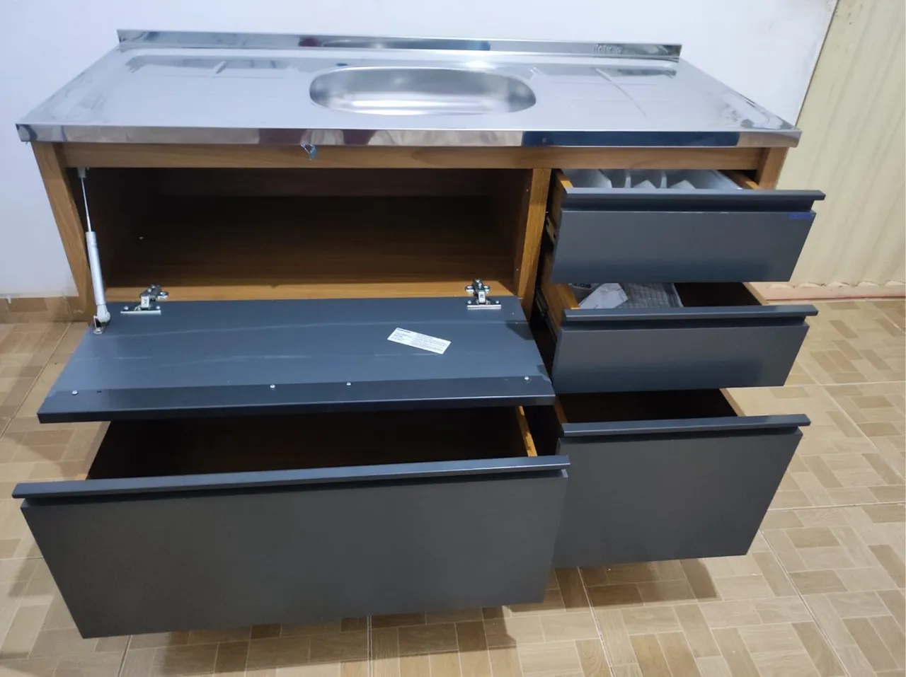 Armário de cozinha com pia em aço inox (NUNCA USADO)