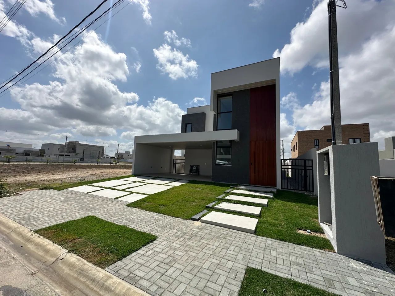 Casa Moxotó à Venda no Condomínio Terras Alpha - Luxo e Sofisticação no Melhor de Caruaru!