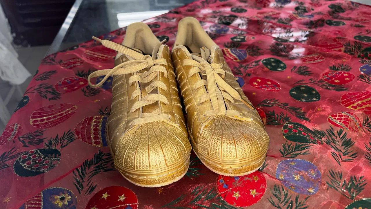 Tênis adidas edição limitada dourado original  - Foto 3