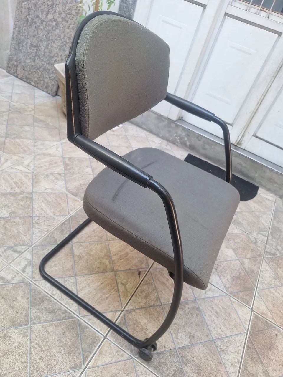 Cadeira para escritório lavável em tecido resistente - Foto 3