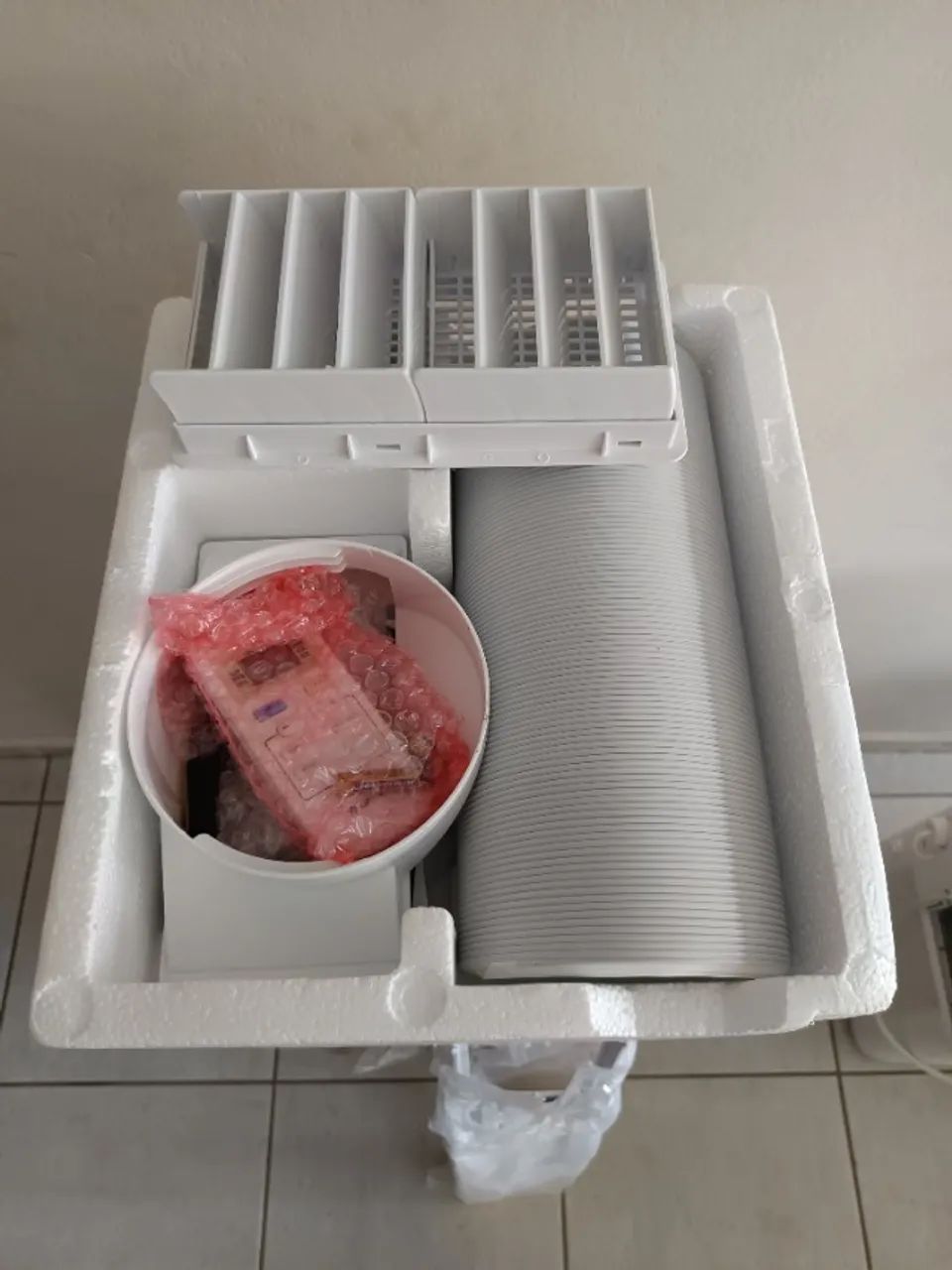 AR PORTÁTIL Condicionado 220V NOVO - GREE- Convencional - 10.000Btus-  SÓ FRIO - Foto 4