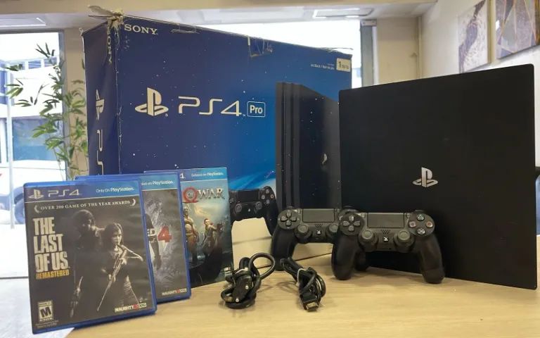 PS4 Pro + 2 controles + 3 jogos originais - Foto 3