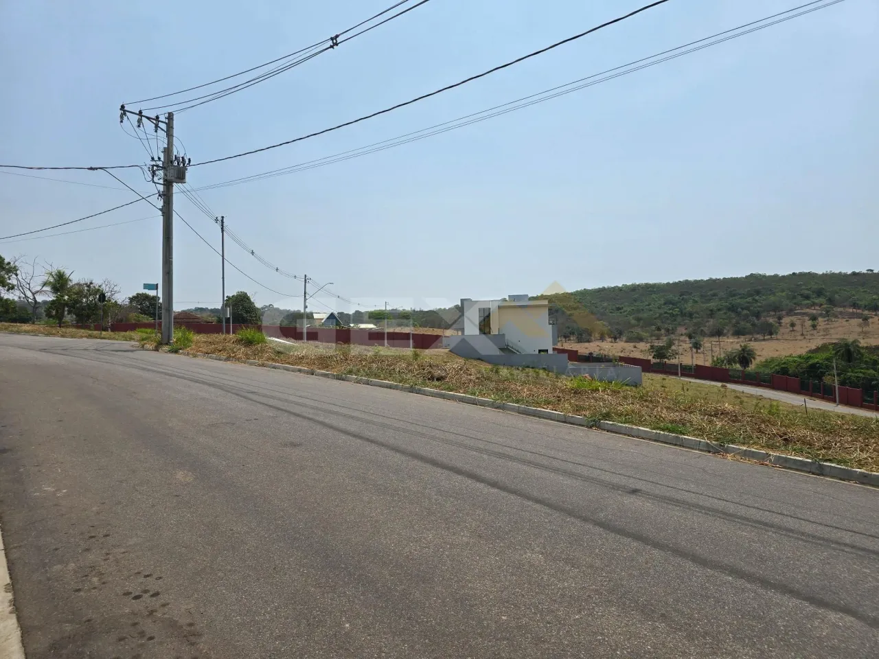 Terreno em condomínio horizontal de 923,91 m² com toda infraestrutura