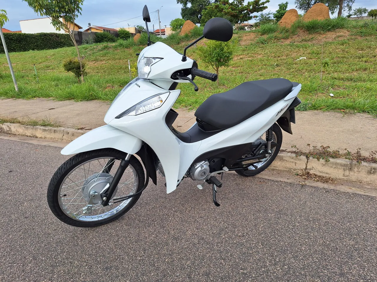 Honda Biz 125 - impecável 