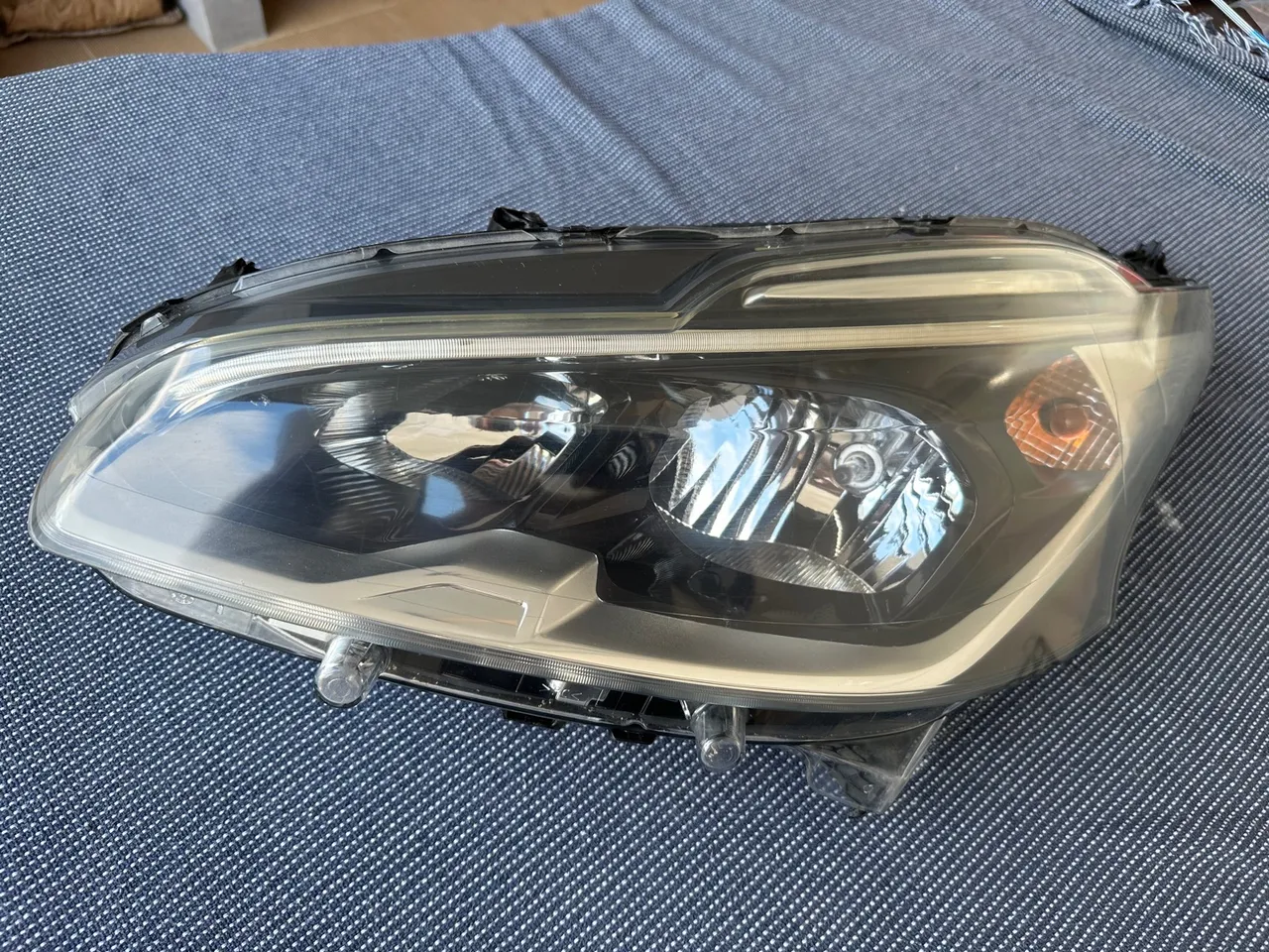 Farol peugeot 208 com Led 17/18/19/20 com detalhe