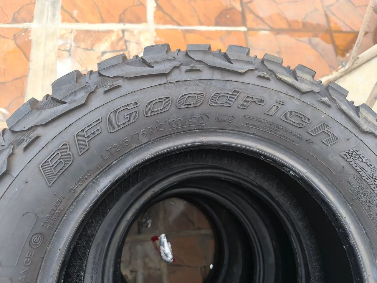 PNEU / BFGOODRICH / MUD-TERRAIN T/A ...215/75/15 - Foto 5