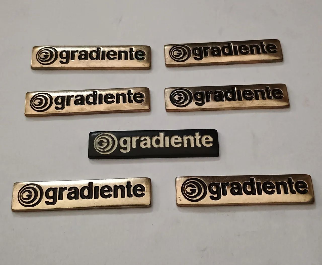 Logotipo gradiente 6 unidades