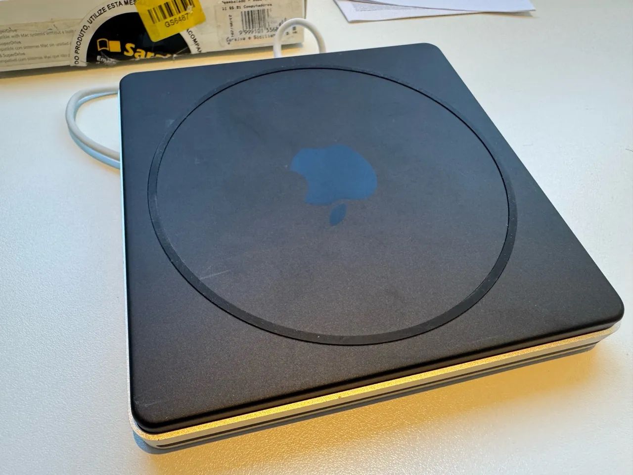 Apple USB SuperDrive Leito de CD/DVD - MD564BE/A (Seminovo) - Foto 3