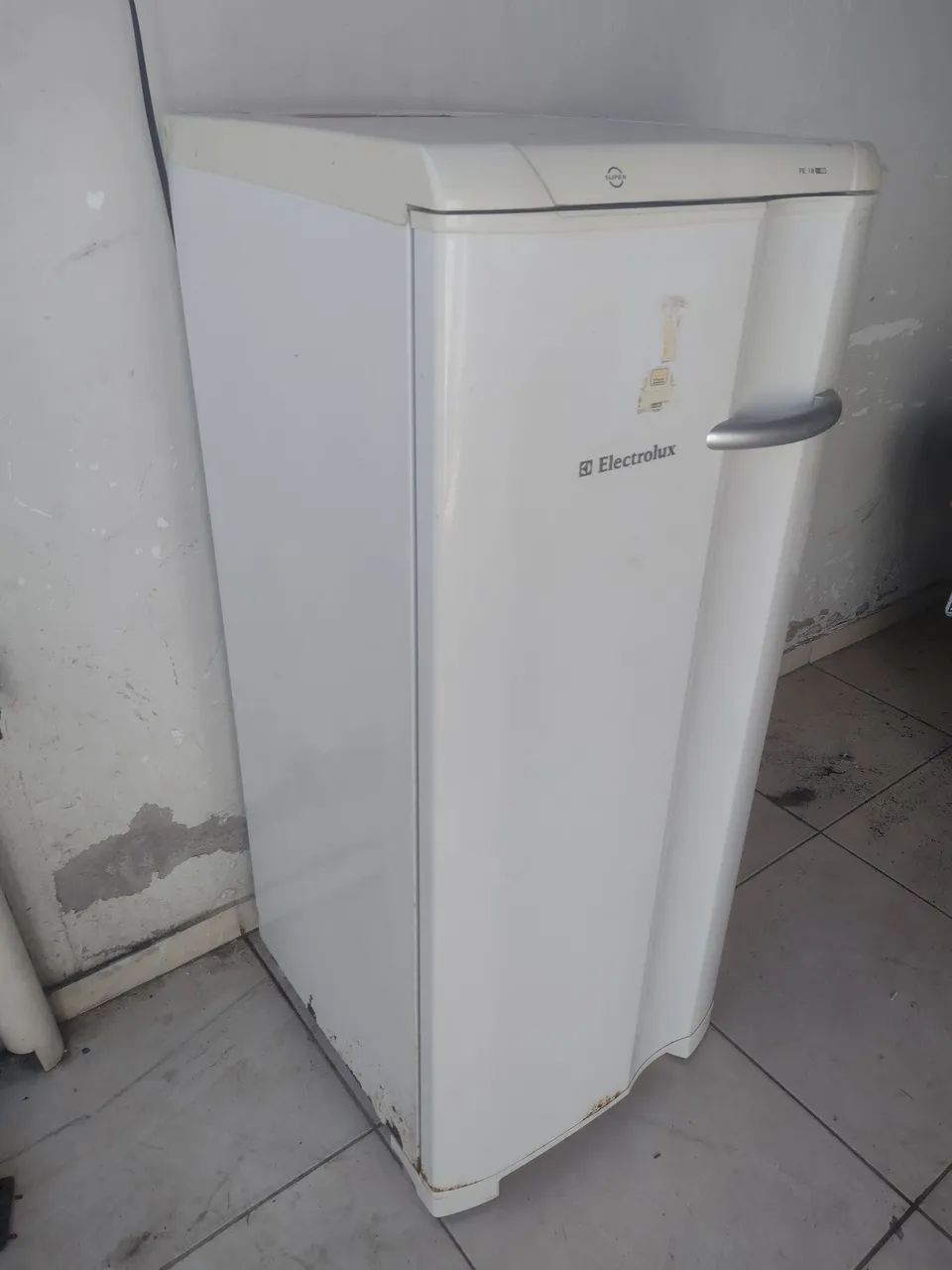Vendo freezer vertical funcionando perfeitamente  - Foto 2