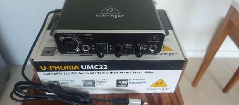 Interface de Áudio Behringer UMC22 - Foto 3