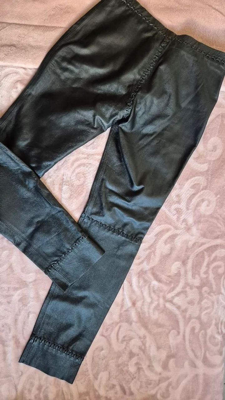 Calça preta de couro legítimo Tufi Duek - Foto 3