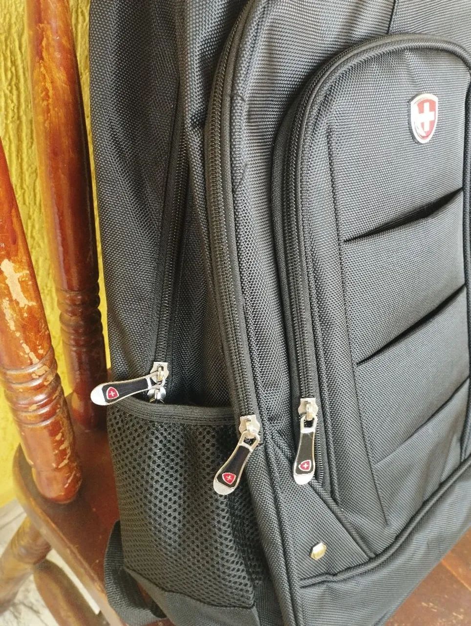 Mochila Swiss preta Grande  - Foto 4