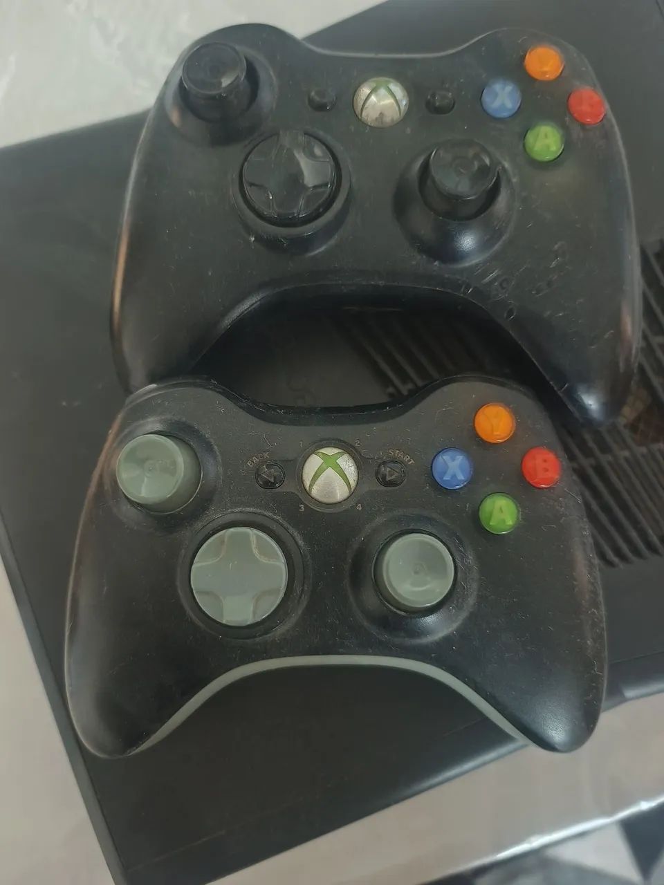 Xbox 360, 2 controles e kitnet  - Foto 2
