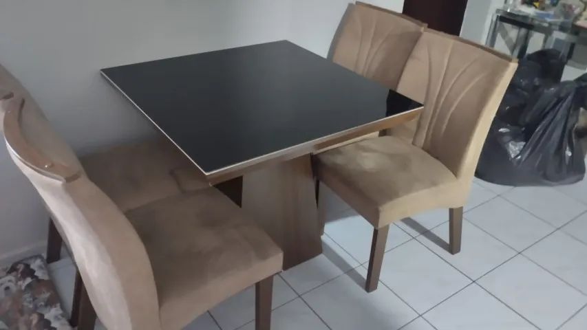 Conjunto de mesa quadrada e quatro cadeiras  - Foto 2