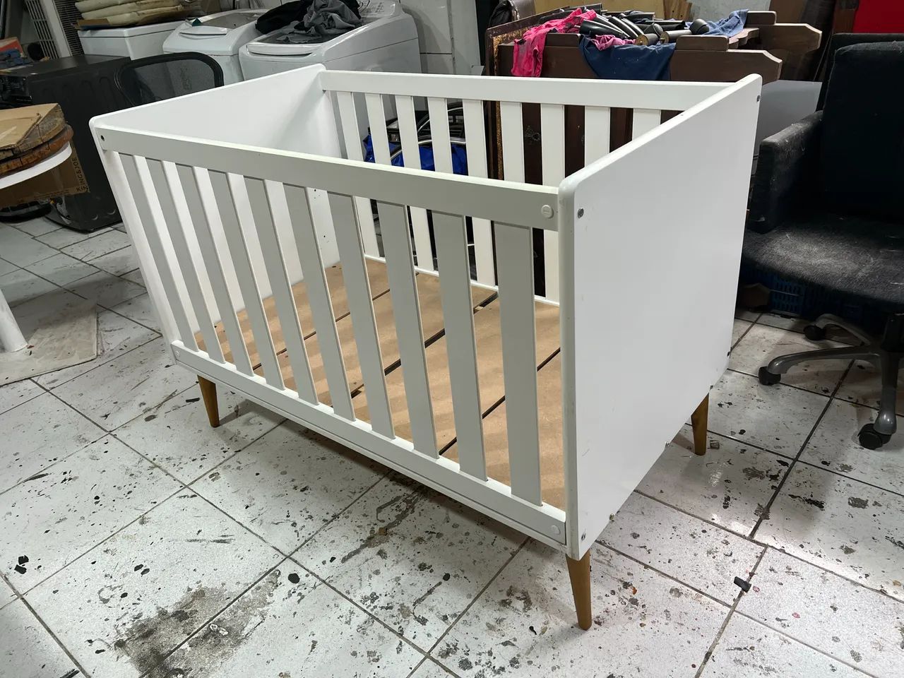 Berço Americano Branco com Pés de Palito