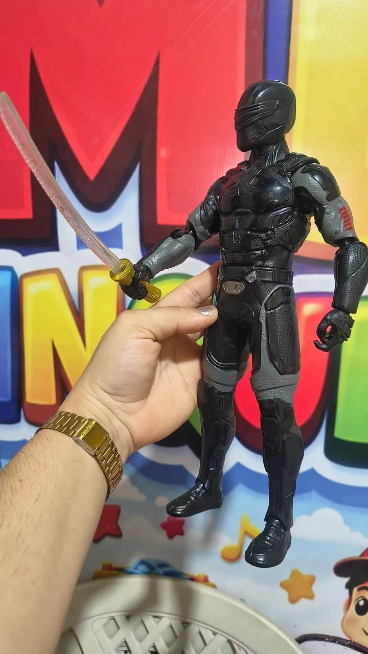 Boneco ninja Striker 
