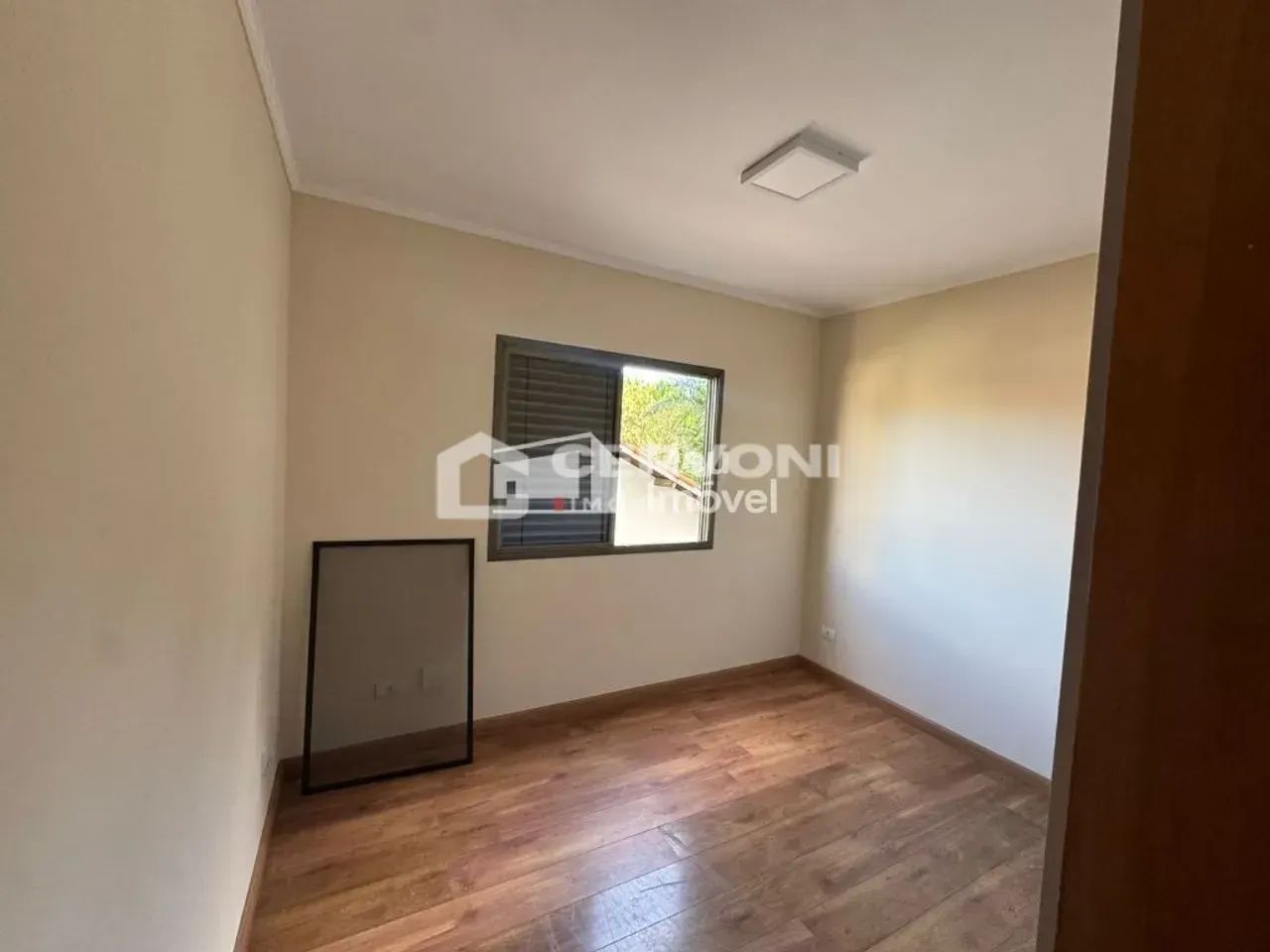 Aluguel Apartamento com 4 Dormitórios sendo 1 Suíte com 170m² - Condomínio Edifício Por do