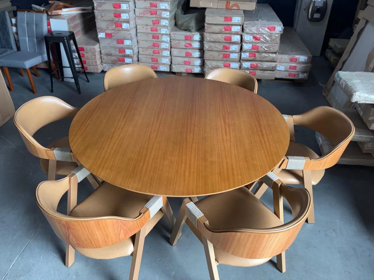Mesa de Jantar Redonda 150x150cm Com 6 Cadeiras Poltronas  - Foto 2