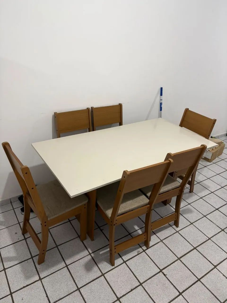Mesa 6 cadeiras semi nova 