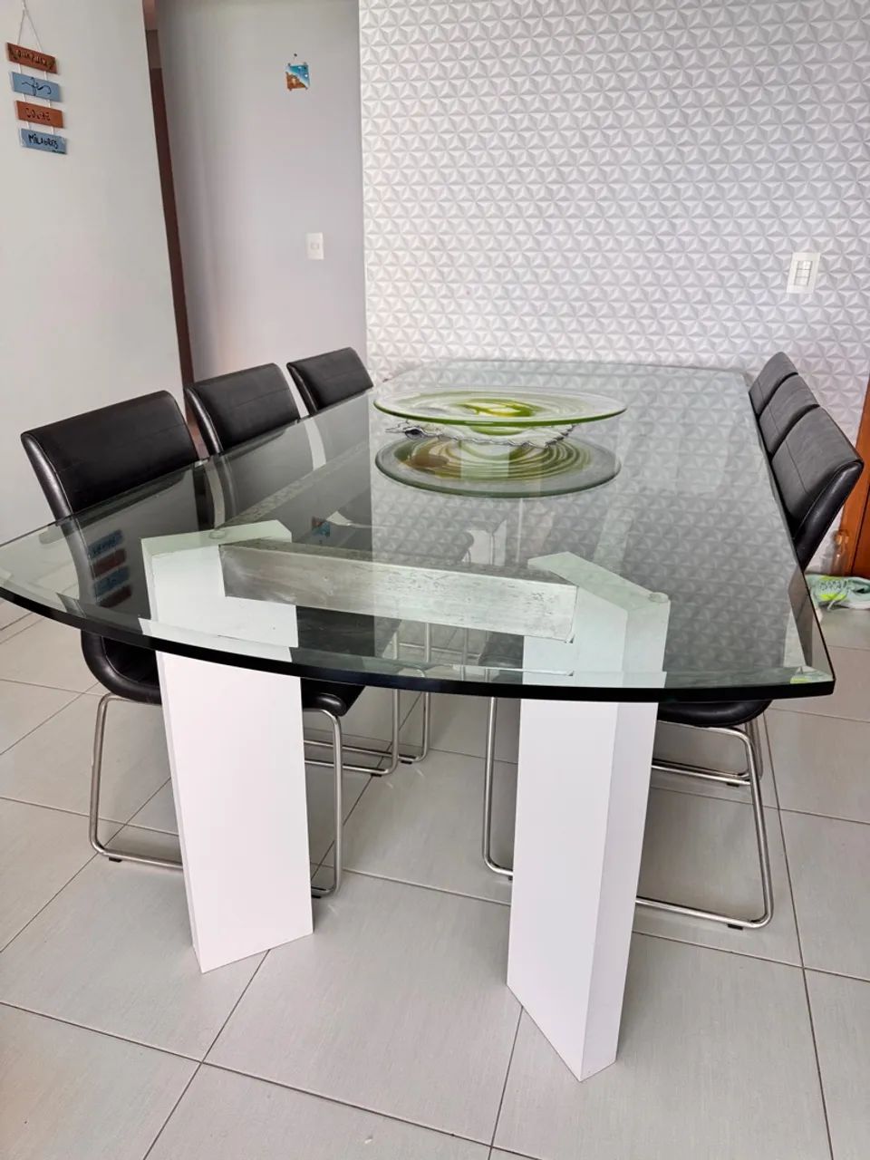MESA DE VIDRO com 6 CADEIRAS 