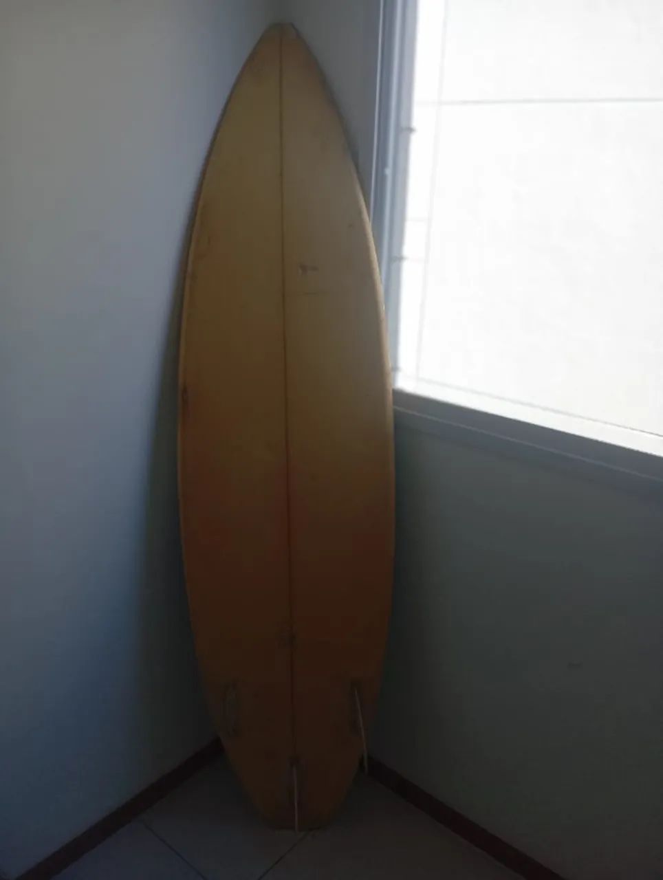 Prancha de Surf Usada com Design Único - Ótima Oportunidade! - Foto 2