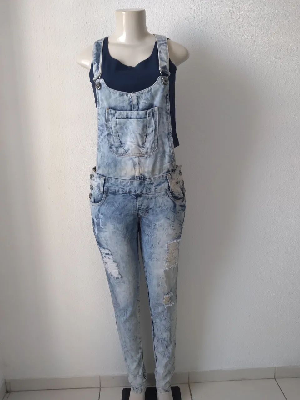 Macacão Jeans estiloso Tam _ 38 no Precinho 