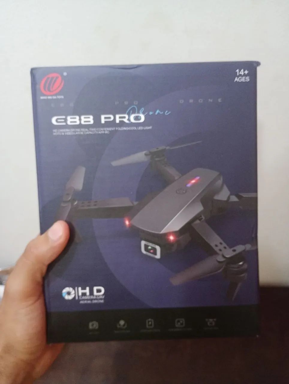 Drone E88 Pro cor(Preto) R$100,00 NA CAIXA!