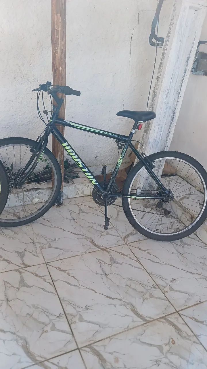 Bicicleta semi-nova de marchas