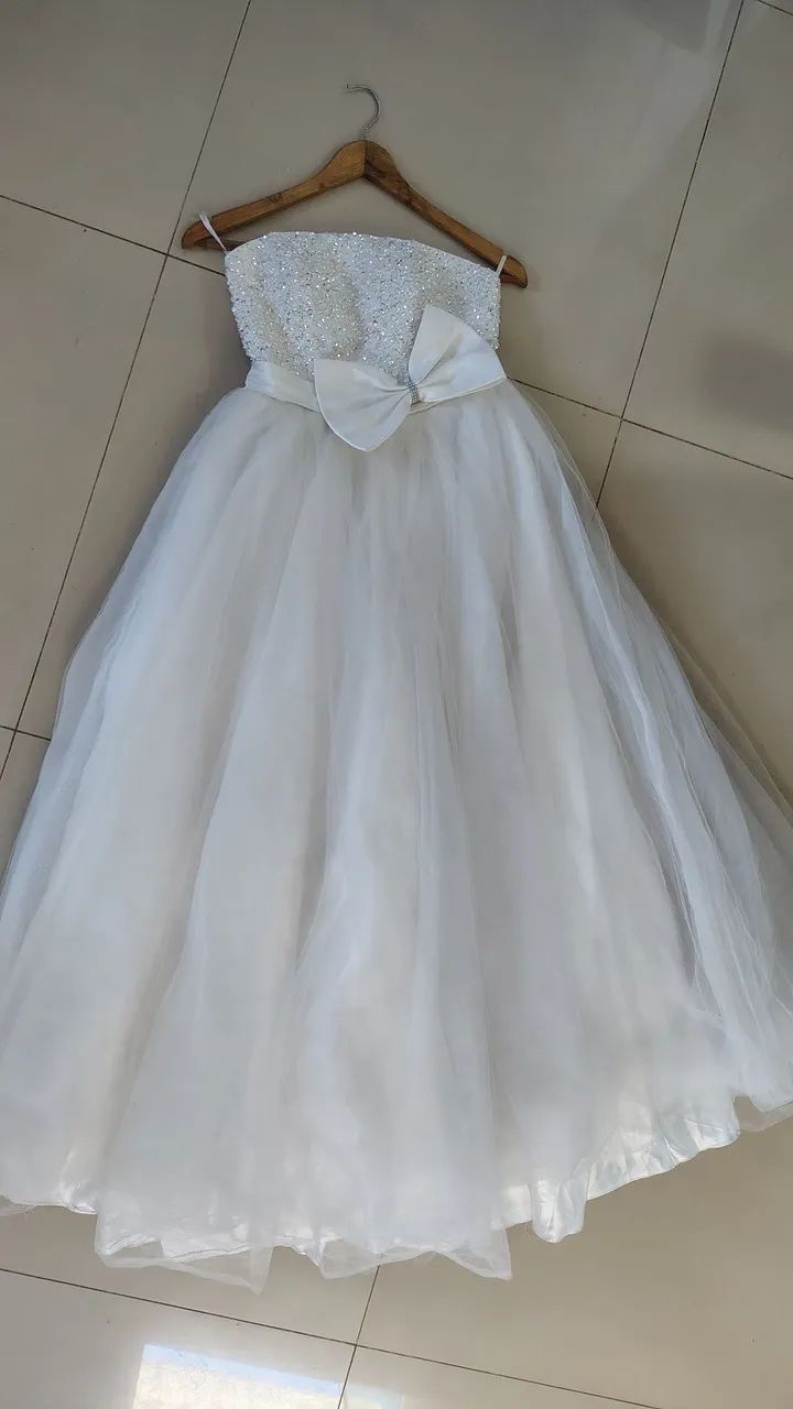 Vestido branco com pedrarias