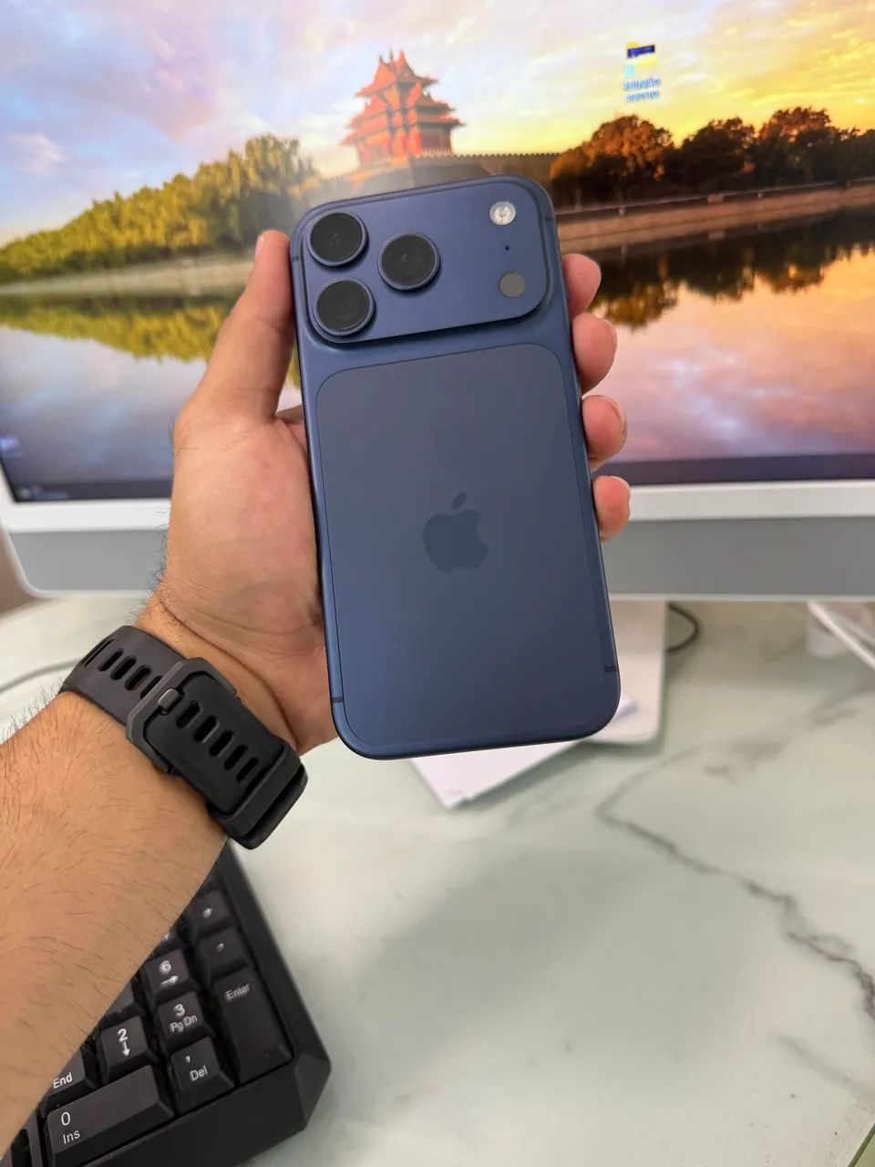 iPhone 17 pro 256 azul  - Foto 4