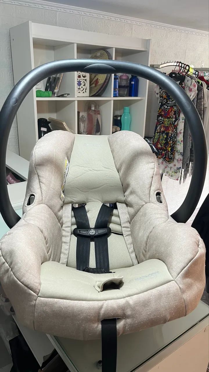 Bebê conforto bege da Maxi Cosi