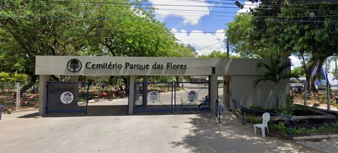 Jazigo no cemitério parque das flores 