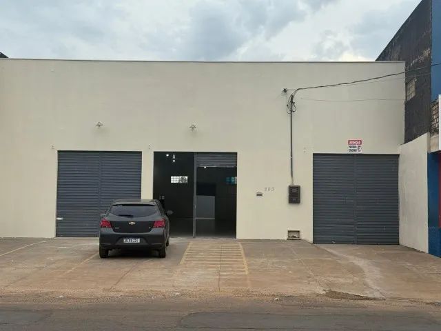 Alugo Ponto Comercial. AV São Sebastião, 323  com 386 m². Garagem pra caminhão e estaciona