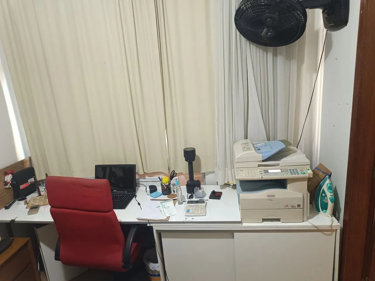 Vendo bancada com armário 2 portas de correr e cadeira - Foto 2
