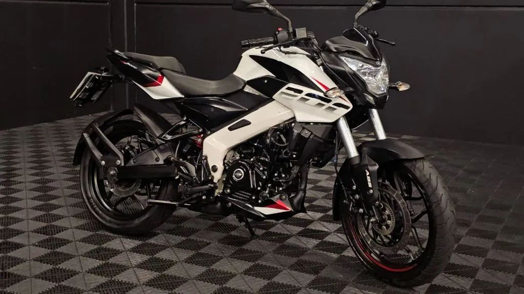  Bajaj Dominar 200 2024 Branca - Foto 5
