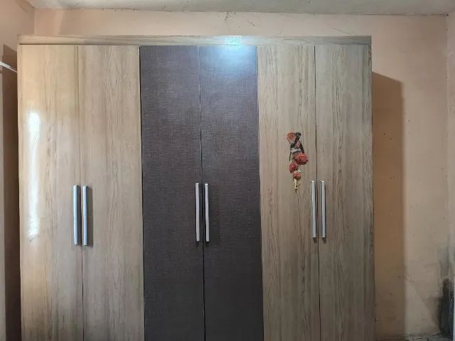 Guarda roupa 6 portas super grande e conservado - Foto 3