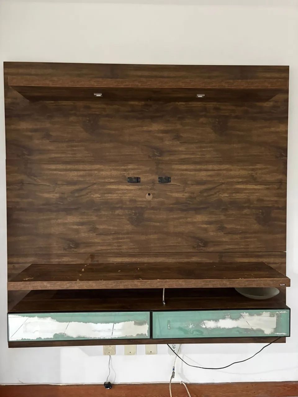 Painel de parede / rack com gavetas