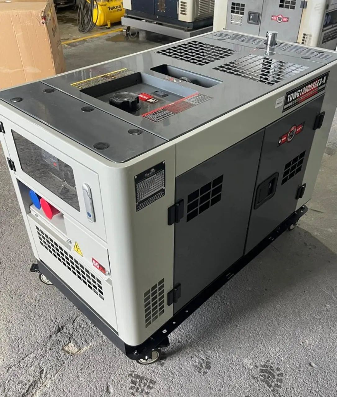 Gerador Toyama 12 kVA Trifásico 380V Novo | Compacto | Refrigeração a Água
