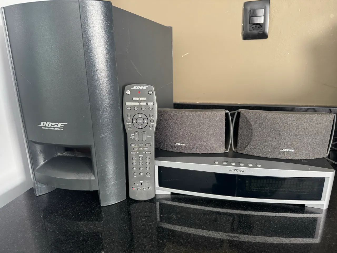 Bose av3-2-1 II Media Center - DVD, Blu-Ray e Vídeo Cassete