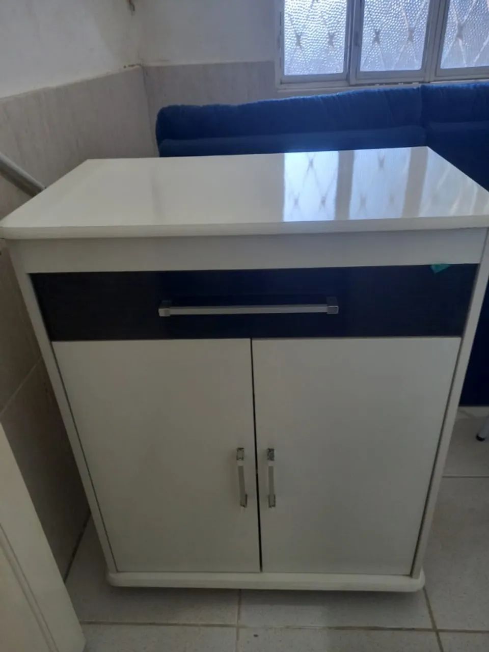 Sofa cama 800 / mesa com quarto cadeira 300 / duas cômodas 400  - Foto 3