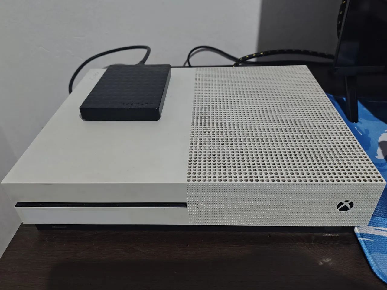 Xbox One S 1 Tera + 2 controles + 6 jogos + HD externo