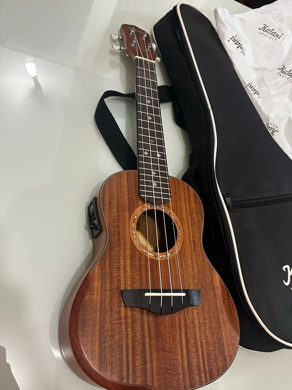 Ukulele elétrico acústico Kalani, modelo Concert - Foto 2