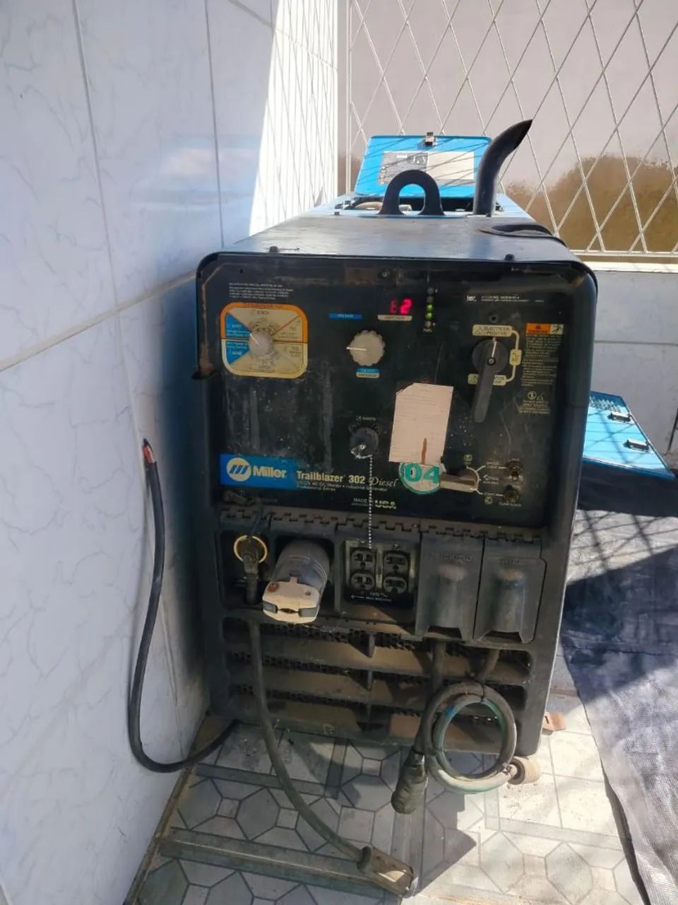 Moto soldadora e ferramentas de oficina 