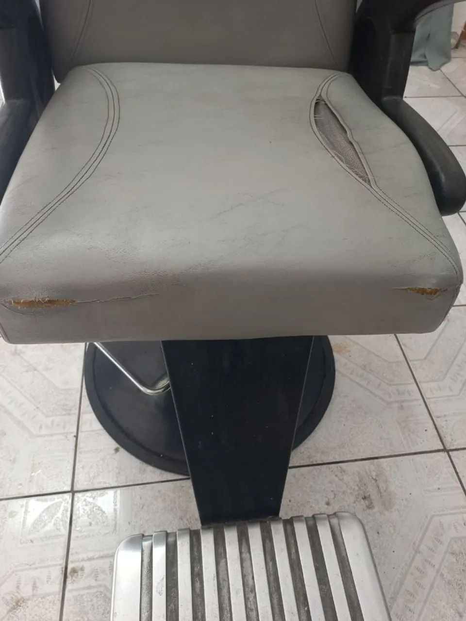 Cadeira de Salão de Barbeiro e Cabeleireiro Marca Ferrante - Foto 3
